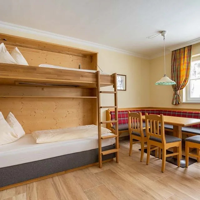 Etagenbett & Essecke